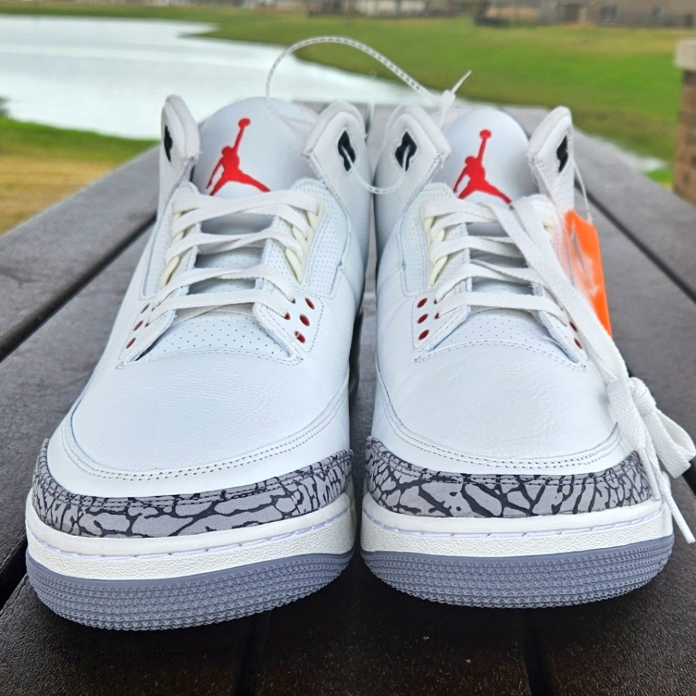 Air Jordan 3 Sneakers Retro White Cement Reimagined Summit White/Fire Red/Black.
